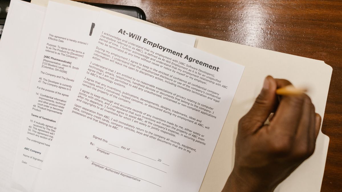 Arbeidsovereenkomst aanpassen aan het nieuwe minimumloon 2026