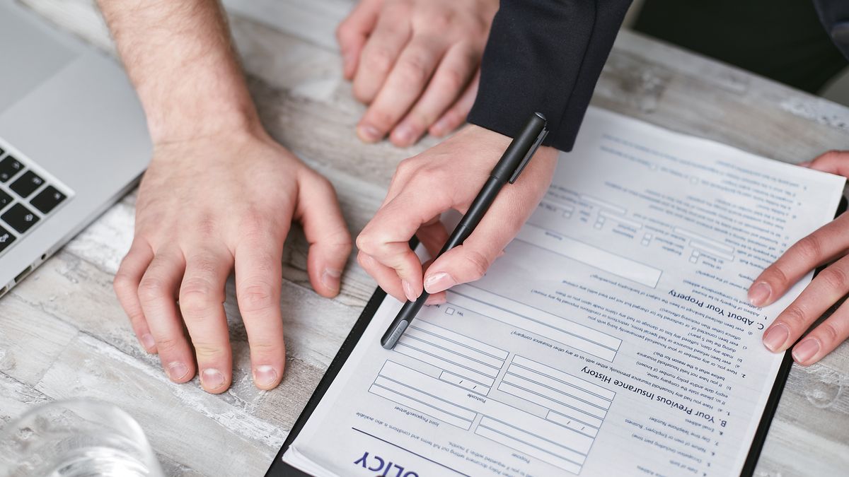 Ondernemer laat algemene voorwaarden voor garage en autobedrijf opstellen tijdens overleg met een jurist