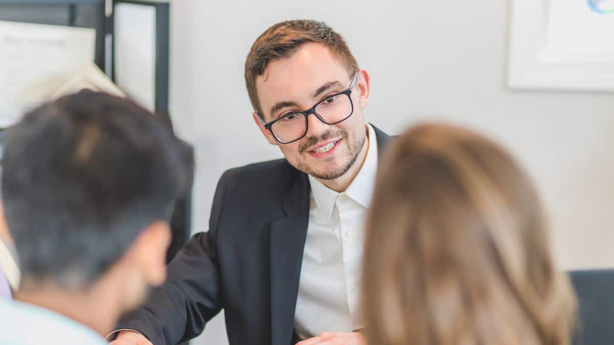 Keuze tussen zelf opstellen of een dienstverleningsovereenkomst laten opstellen