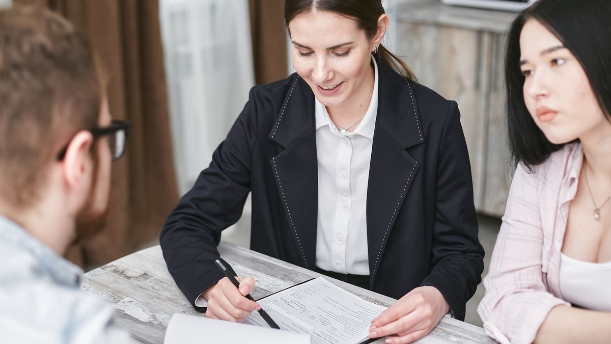 Ondernemer laat de franchiseovereenkomst opstellen en bespreekt de kosten