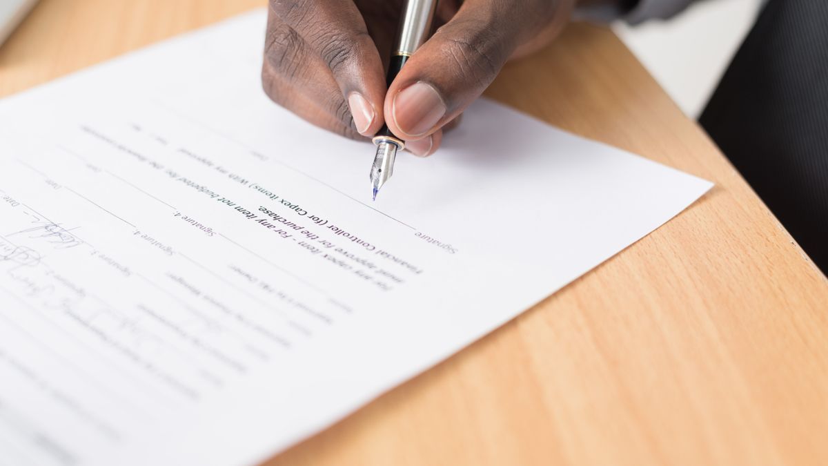 Uitleg wat is een uitzendovereenkomst met de driehoek uitzendbureau werknemer en inlener